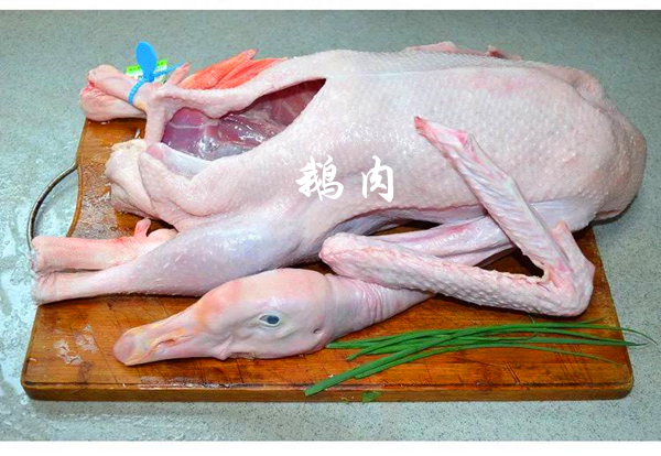 为了不影响淋巴结核的中医治疗效果，淋巴结核患者要注意禁忌食物：鹅肉。